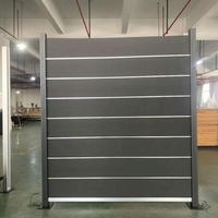 Clôture extérieure en WPC, résistante aux UV, avec cadre en aluminium de 6 pieds, design moderne à grain de bois 3D, taille personnalisable