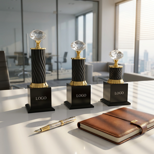 Trofeo de Diamante de Metal Fundido a Presión, Elegante y Duradero, Grabado con Láser, Personalizable, Base Negra Portátil para Ferias Comerciales y Eventos Corporativos - Product Image 1
