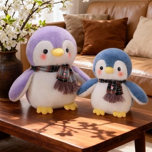 Adorable peluche <span class=keywords><strong>pingouin</strong></span> multicolore avec écharpe à carreaux, poupée en polyester doux, sûre pour les enfants, cadeau d'anniversaire - Product Image 3
