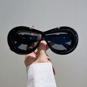 Gafas de Sol de Burbuja Extra Grandes de Estilo Futurista y Moderno QM Trendy, Gafas de Sol de Color Caramelo a la Moda - Product Image 2