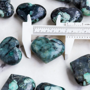 Pierres de palmier en émeraude naturelle roulée pour la guérison et l'énergie spirituelle, pour la sécurité - Product Image 4