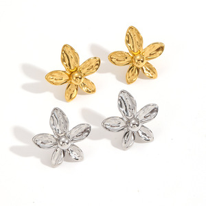 Boucles d'oreilles clous fleur en acier inoxydable plaqué or 18 carats pour femme, usage quotidien - Product Image 5