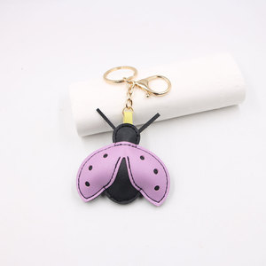 Colgante de mariquita de cuero PU de moda, llavero de mariquita, colgante para bolso, decoración para mujer y niña - Product Image 4