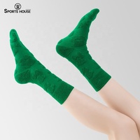 Chaussettes Crew en coton pour femmes avec motif de créateur en relief personnalisé Chaussettes en éponge 3D inversées colorées