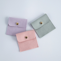 8x8cm Mini Zachte Microvezel Etui met Knoopsluiting voor Oorbellen Ring Ketting Sieraden Cadeauverpakking