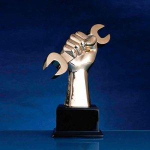 Trophée de clé à molette en métal gravé personnalisé, en alliage de zinc, pour équipe Iron Man, créatif, pour <span class=keywords><strong>ingénieur</strong></span>, artisan, ouvrier du bâtiment - Product Image 5