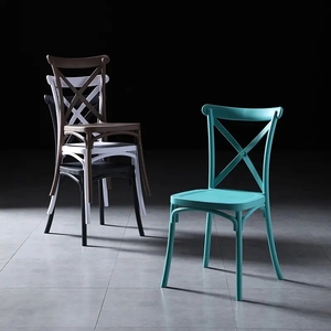 Chaises de salle à manger en plastique empilables de style français pour l'intérieur et l'extérieur, avec dossier croisé en X, pour restaurants et hôtels - Product Image 2