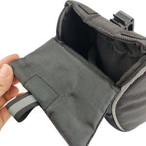 กระเป๋าใส่ขนมสุนัขสีดำ ผ้าอ็อกซ์ฟอร์ด พกพาสะดวก อเนกประสงค์ สำหรับสัตว์เลี้ยง ขนาด 12.5*7.5*19 นิ้ว พร้อมช่องซิป - Product Image 2