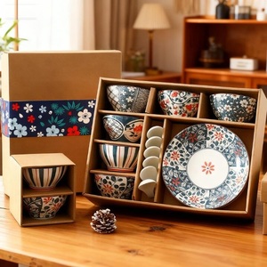 Service de vaisselle rétro japonais style Japandi, en porcelaine faite à la main, motif floral, passe au lave-vaisselle, avec bols à riz et assiettes à sauce - Product Image 2