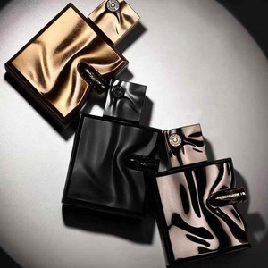 Collection de parfums de luxe de Dubaï : Parfums purs et eaux de Cologne de marque. 1 1 Mini Coffrets Cadeaux avec Reçu, Vaporisateur Unisexe Marque Privée - Product Image 6