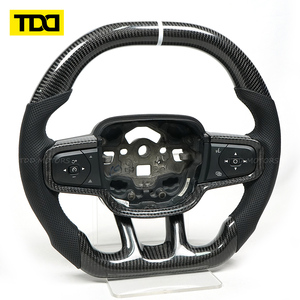 Volant en fibre de carbone TDD avec bande blanche et surpiqûres noires, compatible avec Volvo V60 V70 S60 Polestar Custom - Product Image 2