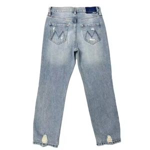 Jean cargo ample pour femme avec broderies décoratives, coupe large, style décontracté, taille mi-haute, denim délavé clair, vente en gros - Product Image 2