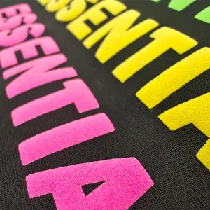 Ücretsiz örnek 3d demir on mektup yamalar akın puf ısı transferi vinil baskı tasarım yazı tipi özel puf baskılı kapüşonlu svetşört T shirt