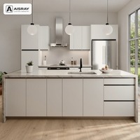 Meuble de cuisine stratifié au design minimaliste, aménagement en îlot, dimensions personnalisées, boîtes en panneaux de particules et rangement coulissant