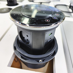Enchufe de mesa impermeable para cocina, dispositivo inteligente de 4 lados con USB-C - Product Image 3