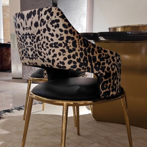 Chaises de salle à manger durables au design moderne et luxueux, en tissu imprimé léopard et avec structure métallique, pour hôtels et restaurants, ensemble de table à manger - Product Image 2