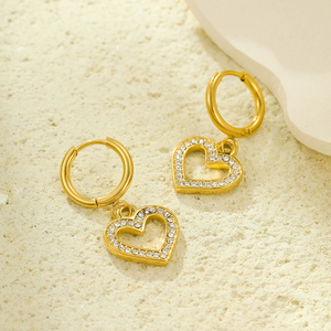 Boucles d'oreilles pendantes en zircon sur mesure, plaquées or 18 carats, en acier inoxydable 316L, motif cœur, pour femme, idéales pour un anniversaire ou la mode. - Product Image 1