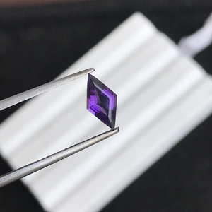 พลอยอเมทิสต์ธรรมชาติรูปโล่ตัดเป็นวงแหวนอัญมณีทรงหลวมสีม่วงแบบกำหนดเองสไตล์แอฟริกัน - Product Image 1