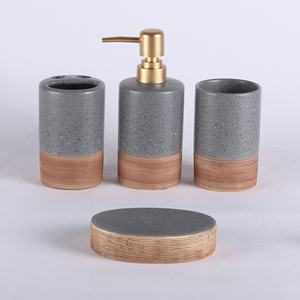 ชุดอุปกรณ์ห้องน้ำเซรามิก 4 ชิ้น <span class=keywords><strong>ราคา</strong></span>โรงงานขายส่ง ที่ใส่สบู่เหลว ที่วางสบู่ ดีไซน์หรูหราทันสมัย เหมาะสำหรับโรงแรม บ้าน และห้องน้ำ - Product Image 1