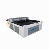 Machine de gravure et de découpe laser CO2 CNC refroidie par eau haute précision 1300x2500mm pour le bois