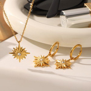 Collar con Colgante Hexagonal de Circonio en Acero Inoxidable Chapado en Oro de 18K, a la Moda, Resistente al Agua y al Desgaste, para Mujer - Product Image 2