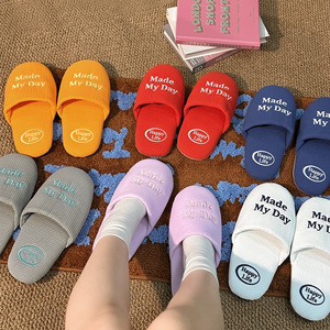 Pantofole in Tessuto Waffle Ricamate 'Made My Day Happy Life', Morbide e Antiscivolo per Interni, per Donne, Uomini e Coppie - Product Image 4