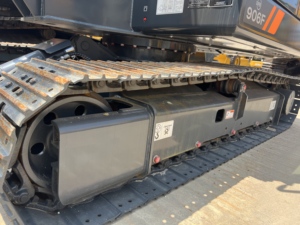 Nouvelle pelle sur chenilles compacte Liugong 906F de 6 tonnes avec système hydraulique à marche au ralenti automatique, siège ergonomique à suspension et lame de bouteur incluse. - Product Image 6