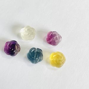 Grosir dekorasi ornamen ukir fluorit Mini kristal bunga mawar penyembuhan alami pelangi DIY - Product Image 5