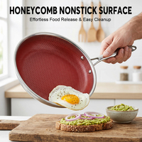 Poêle de cuisson à induction en acier inoxydable triple couche avec revêtement céramique nid d'abeille rouge antiadhésif sans PFOA/PFAS, compatible lave-vaisselle et four