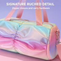 Sac de sport holographique irisé en gros avec panneau plissé et bandoulière pour femme, sac de voyage en nylon coloré