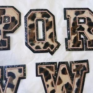 最新新品チータープリント26個アルファベットセット刺繍パッチ衣類バッグ用 - Product Image 2