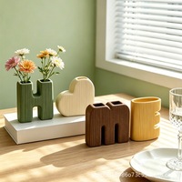 Vase en céramique de style minimaliste haut de gamme, luxe léger, en coffret, un ensemble, motif lettre, pour décoration de chambre de mariage, produit transfrontalier très vendu