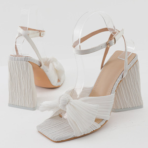 Sandales à talons pour femmes, talon épais doré, bout ouvert, décorées d'un nœud, élégantes, tendance, couleur unie, style rétro - Product Image 2