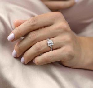 Elegante Anillo de Moissanita con Corte Princesa, Plata 925, Alta Claridad, Diseño Brillante para Regalo de Compromiso, Propuesta de Matrimonio y Uso Diario - Product Image 2