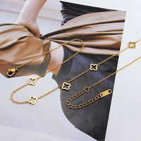 Colliers Trèfle Minos en Acier Inoxydable Bijoux Hypoallergéniques Collier Trèfle à Quatre Feuilles Plaqué Or 18K Porte-Bonheur pour Femmes