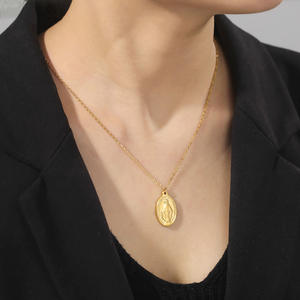 Collier avec pendentif médaille <span class=keywords><strong>de</strong></span> <span class=keywords><strong>la</strong></span> Vierge <span class=keywords><strong>de</strong></span> Guadalupe en acier inoxydable plaqué or 18 carats, bijoux chrétiens catholiques - Product Image 2