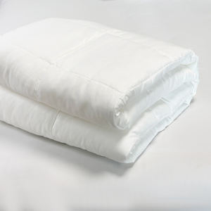 Couette de luxe de haute qualité 100% naturelle douce et rafraîchissante en bambou pour l'été, légère pour un meilleur sommeil, utilisation à domicile ou à l'hôtel - Product Image 1