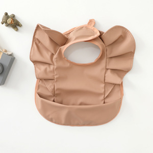Bavoir pour bébé style coréen avec poche, motif ailes d'ange, en PU imperméable et résistant aux taches, pour l'introduction des aliments complémentaires, anti-salissures et antidérapant - Product Image 2