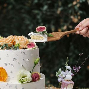 Ensemble de serveurs à gâteau de mariage rétro gravés sur mesure - Kit couteau et spatule en bois d'acacia - Trancheur à dessert pour anniversaires - Product Image 2