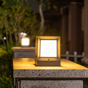 ไฟ LED ทรงสี่เหลี่ยมสำหรับสวนพลังงานแสงอาทิตย์ทำจากอลูมิเนียมหล่อเสาไฟตกแต่งรั้วเสาแก้วไฟสำหรับเสาไม้เสาไม้เสาไฟ - Product Image 4