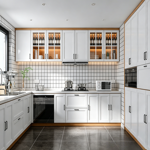 <span class=keywords><strong>Cuisine</strong></span> élégante et minimaliste BALOM, blanche, avec vitrine à verres à vin, crédence en carreaux noirs, ameublement de <span class=keywords><strong>cuisine</strong></span> résidentiel. - Product Image 1