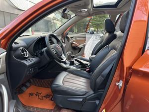 Autos Usados <span class=keywords><strong>2018</strong></span> BYD Song 1.5T Transmisión Manual 240Nm Distancia entre Ejes de 2660mm Techo Solar Panorámico Cuero Volante a la Izquierda DiLink Oscuro - Product Image 4