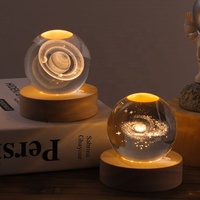 Boule de Voie Lactée en Cristal avec Base de Lumière LED en Bois Forme de Trophée Gravée au Laser Sablé pour Décoration de Mariage Cadeaux