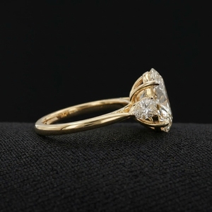Anillo de Oro Amarillo de 14K con Diamantes, Engaste de Puntas, Elegante y Sencillo, Anillo de Compromiso y Boda, Acabado Brillante, Uso Diario, Unisex - Product Image 2