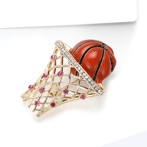 Broche évidée de <span class=keywords><strong>basket</strong></span>-ball en émail en alliage créatif <span class=keywords><strong>pour</strong></span> femmes et hommes costumes une épingle décorative <span class=keywords><strong>pour</strong></span> la poitrine - Product Image 1