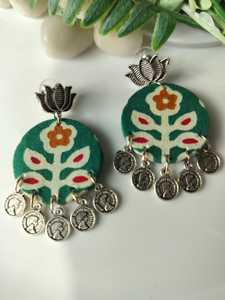 Pendientes de peso ligero de aleación de tonos plateados oxidados de tela hecha a mano de alta calidad, colgantes de monedas de estilo étnico moderno - Product Image 3