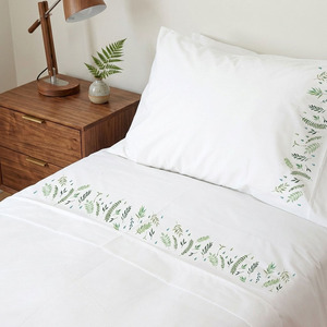 Parures de lit brodées personnalisées en gros, motifs feuilles vertes, 250 fils/cm², en coton, lavables en machine, pour la maison et les mariages - Product Image 1