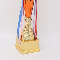 Trophée Personnalisé pour Employé Exceptionnel – Modèle Enfant – Jeu de Football et de Basketball – Cadeau Créatif de Récompense