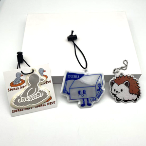 Llavero reflectante de plástico Llaveros personalizados Cualquier forma Llavero de PVC personalizado Llavero reflectante de seguridad para regalos promocionales - Product Image 4