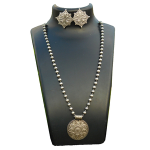 Ensemble de colliers pour femmes et filles, fait à la main, style tribal occidental, chaîne en laiton d'alita avec pendentif rond, nouvelle tendance - Product Image 1